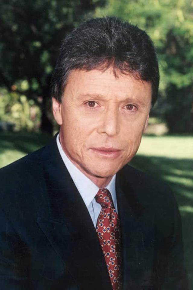 Enrique Novi