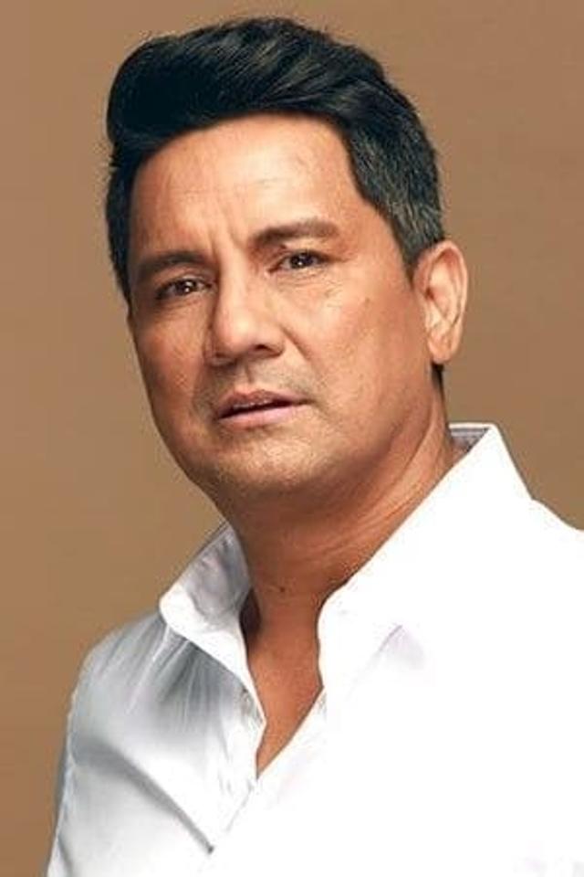 Richard Gomez