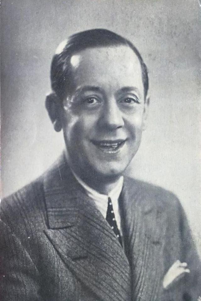 Valeriano León