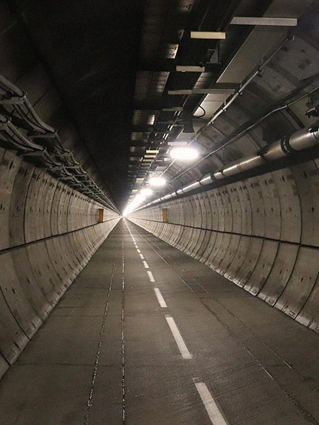 Building the Eurotunnel